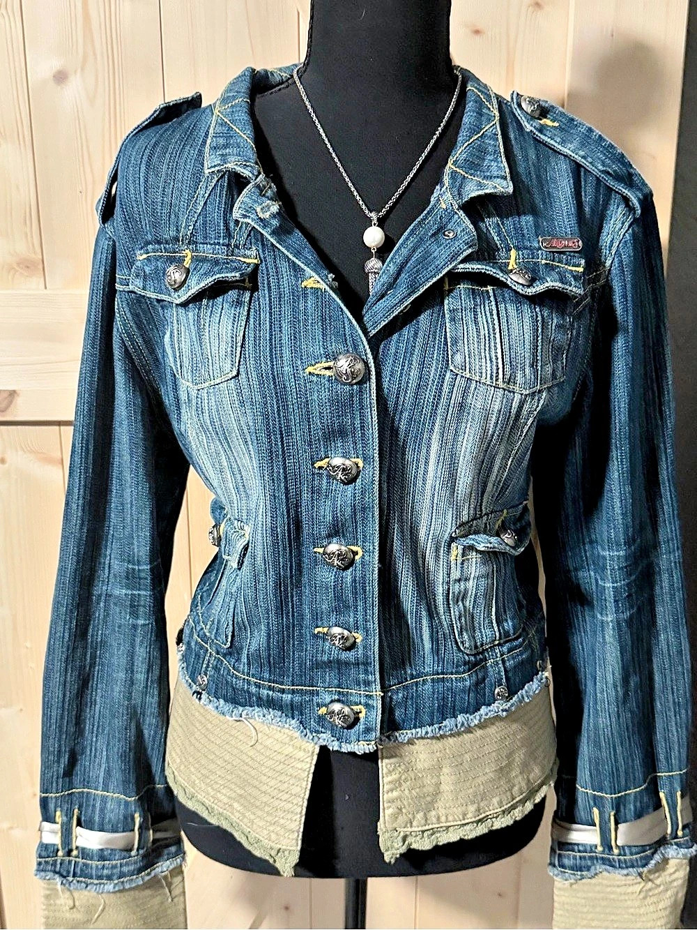 VINTAGE AKDMKS Women's Embroidered Denim Jacket